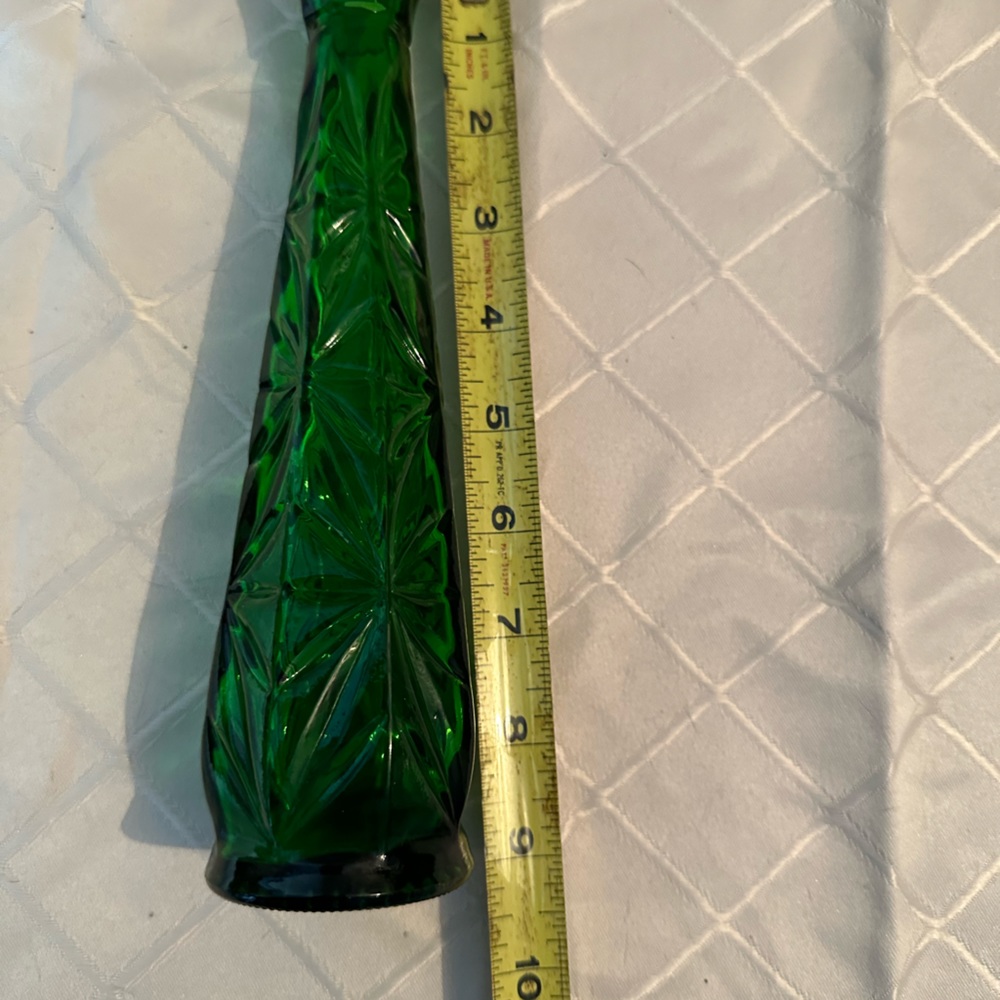 Vintage Green Starburst Glass Vase, 9” tall - Picture 4 of 4